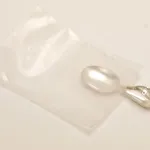 Joyas de plata protegidas en bolsa de polietileno con película antideslustre ZERUST ICT520-CB1.