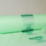 Rollo de película ZERUST Natur-VCI, que ofrece protección VCI biodegradable.