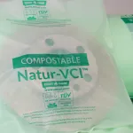 Primer plano del rollo de película Nature-VPCI con rotor, destacando la tecnología de embalaje biodegradable y compostable.