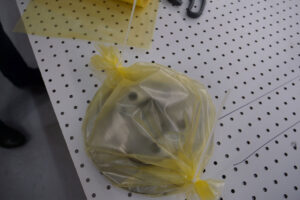 Rotor de freno protegido por tubos ZERUST VCI, lo que demuestra una prevención completa contra la corrosión.