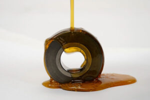 Engranaje cubierto con ZERUST Axxanol 46-Bio ZERUST Axxanol 46-Bio Un Aceite con proteccion contra corrosion lubricacion