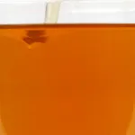 Aditivo para aceite VCI ZERUST® Axxanol™ 707C mezclado con aceite de motor 5w-30 para una mayor protección contra la corrosión.