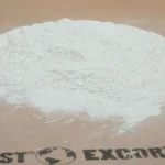 Primer plano del aditivo en polvo inhibidor de corrosión AxxaVis HST-10
