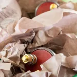 Piezas metálicas aseguradas con papel VCI Premium para envío