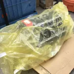 Bloque de motor empaquetado en película VCI limitadora de humedad ZERUST ICT504-LM durante el envío