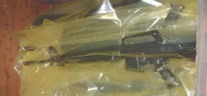 Rifles automáticos en bolsas ZERUST dentro de una caja de envío para un transporte seguro