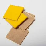 Pestañas de plástico para emisores VCI de 0,75” x 0,75” con adhesivo para un uso versátil