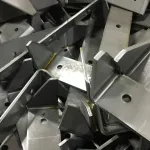 Componentes recubiertos con el inhibidor de óxido sin manchas ZERUST Axxanol A35-30, recién salidos de la línea de producción.