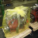 Motor asegurado y envuelto en Película VCI ZERUST ICT510-PCR30 para protección contra la corrosión.