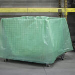 Bolsa VCI con Fuelle Verde Multimetal de ZERUST forra una caja de acero.