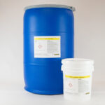 Un tambor de 55 galones y un balde de 5 galones de ZERUST Axxatec HST-M100
